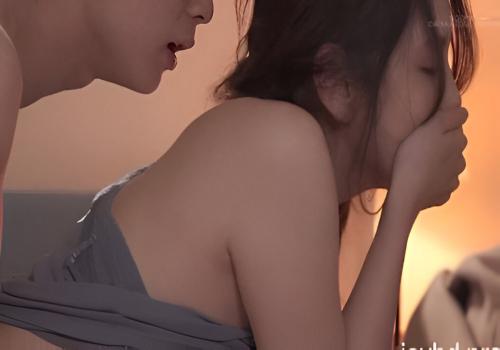 Chị gái tốt bụng im lặng khi em lẻn vào địt lồn