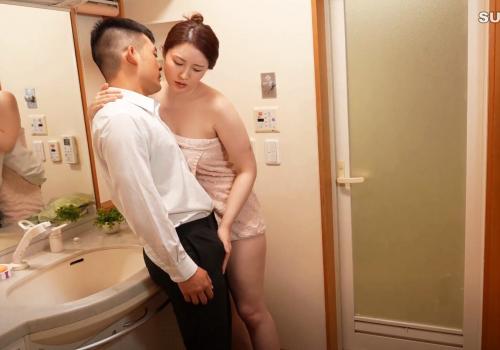 Mẹ bạn thân thật nóng bỏng khiến thanh niên chịu không nổi